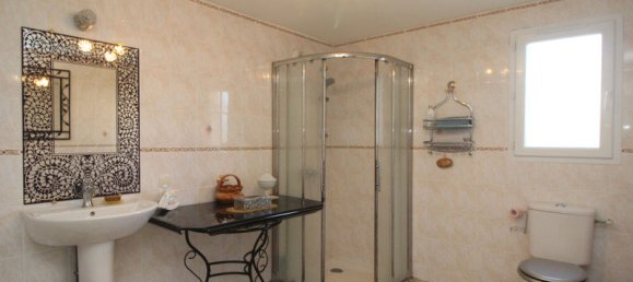 Casa de 5 dormitorios en Pellevoisin, France No. 81122 8