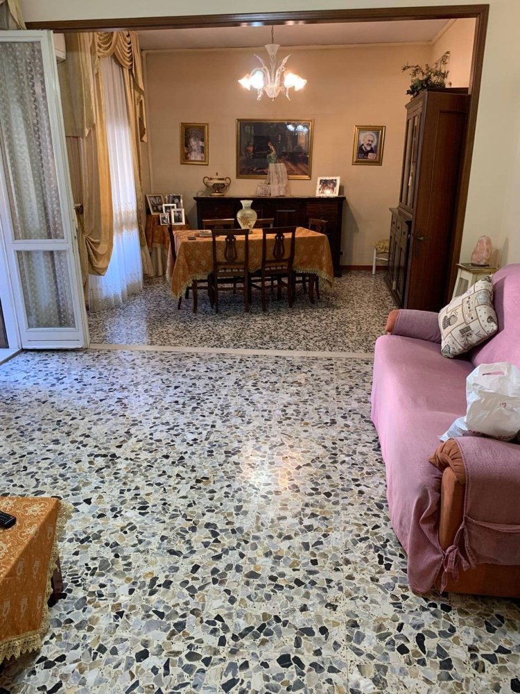 5 rooms Apartment in Reggio Emilia, Italy No. 138292