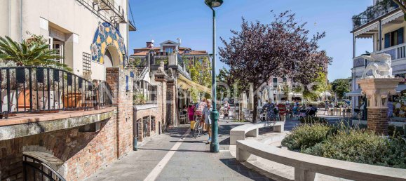 4 bedrooms Villa in Venice, Italy No. 132092 19