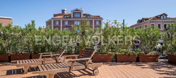4 bedrooms Villa in Venice, Italy No. 132092 3