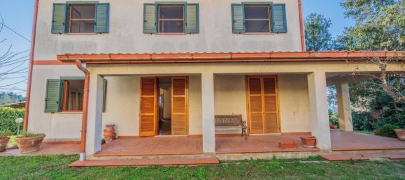 4 bedrooms Villa in Montaione, Italy No. 125090 3