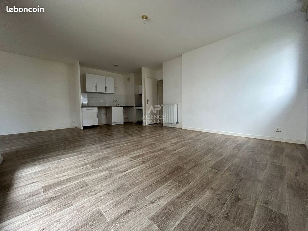 2 bedrooms Apartment in Carrieres-sous-Poissy, France No. 143543