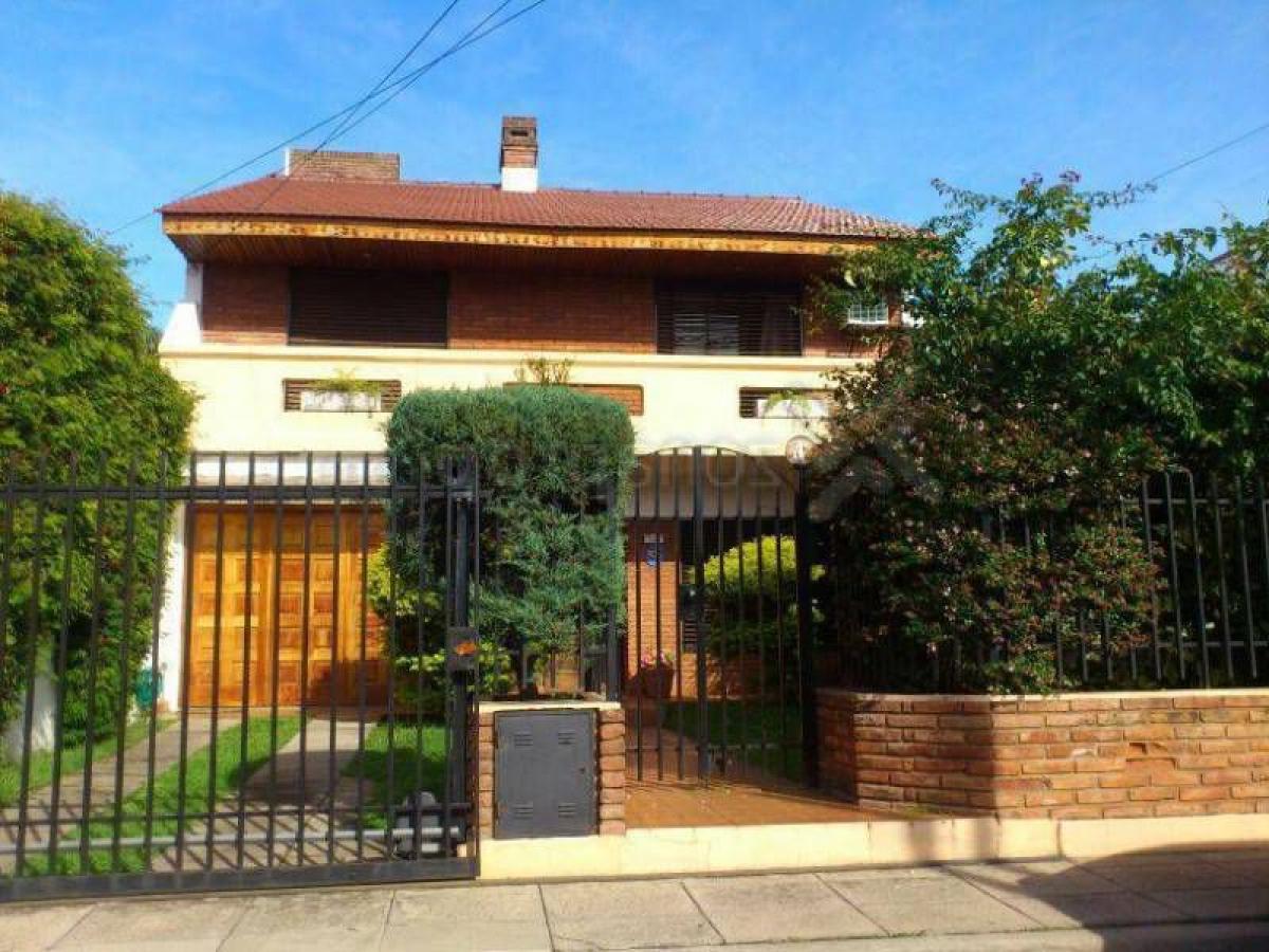 4 bedrooms House in Moron, Argentina No. 54763