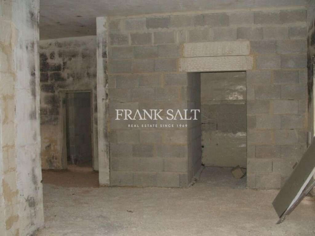  Shop in Saint Julian's, Malta No. 12791