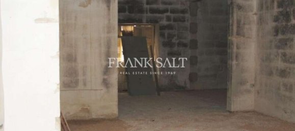  Shop in Saint Julian's, Malta No. 12791 4