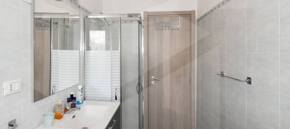 2 rooms Apartment in Monza, Italy No. 34592 9