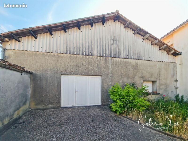 Almacén en Saint-Medard-d'Aunis, France 150 m² No. 285931