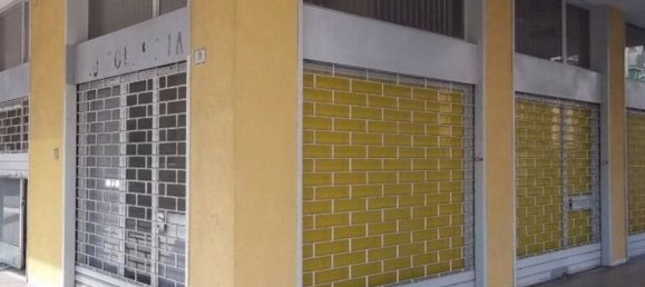 3 rooms Commercial property in Busto Arsizio, Italy No. 192473 3