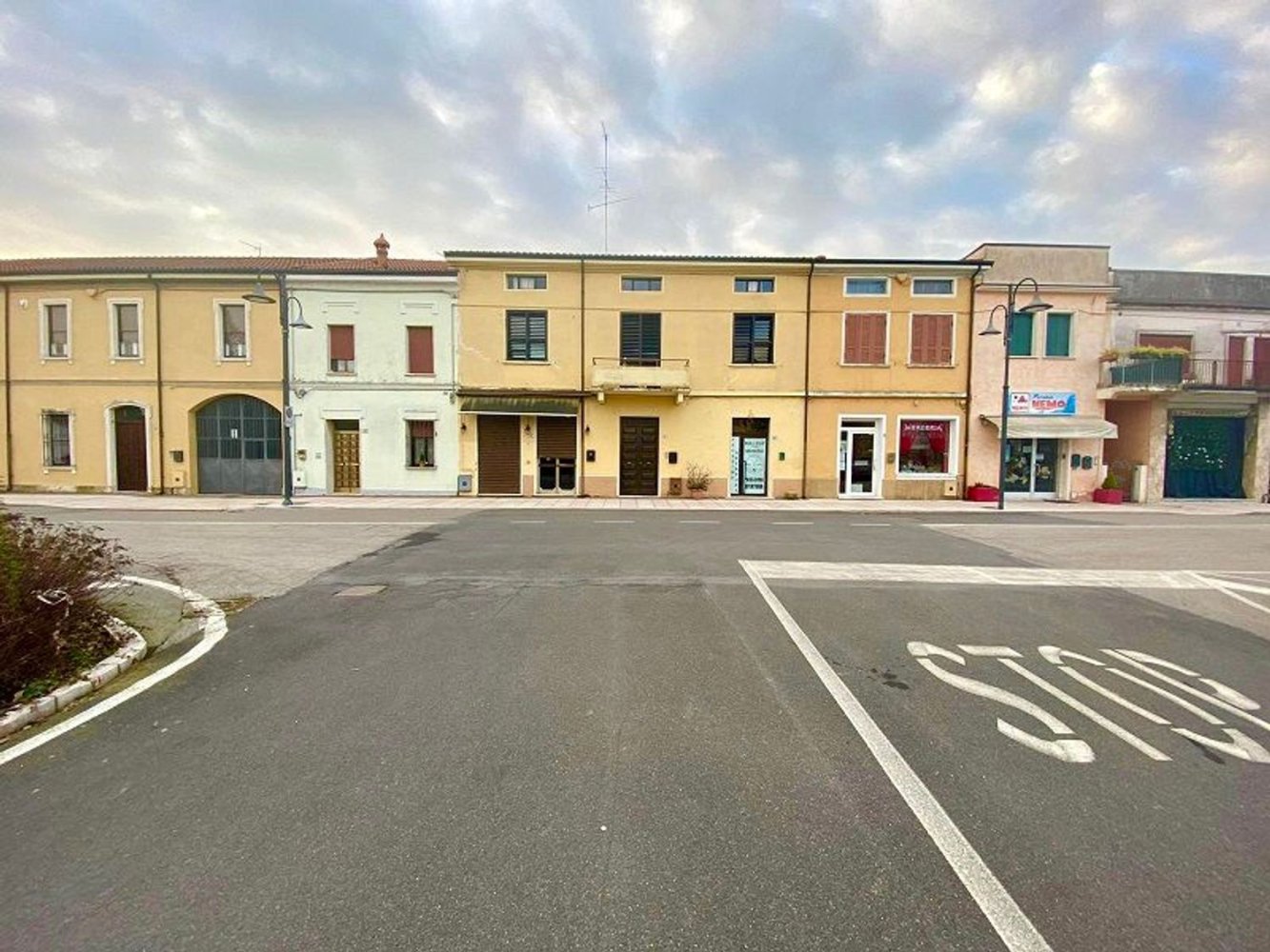 3-Zimmer Gewerbliche Immobilie in Nogara, Italy, Nr. 114131