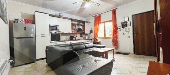 3 rooms Apartment in Rome, Italy No. 28783 2