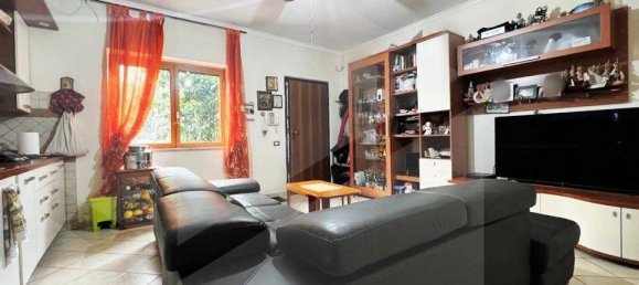 3 rooms Apartment in Rome, Italy No. 28783 3