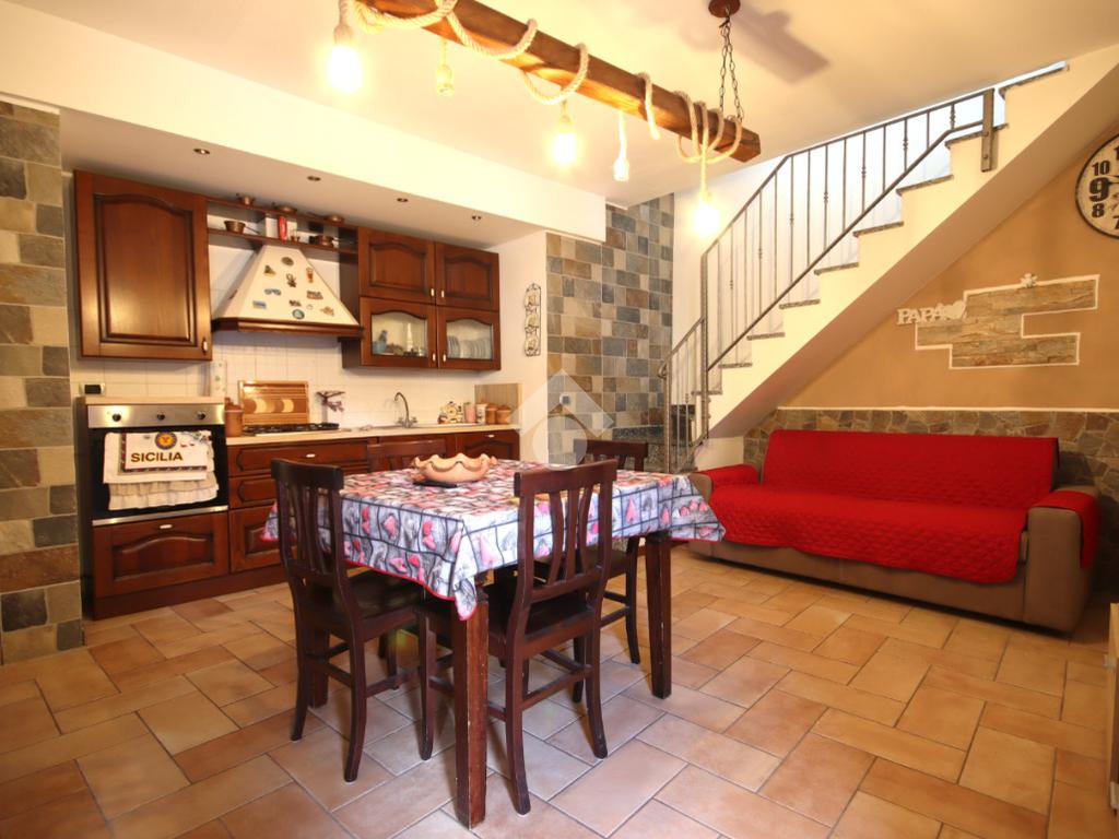 Дом с 2 спальнями в Бардзано, Италия № 353071