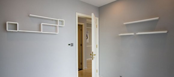 2 rooms Office in District 1, Vietnam No. 18033 8