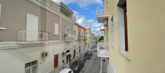 Квартира с 4 комнатами в Манфредония, Италия № 25970 71