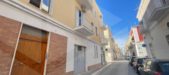 Квартира с 4 комнатами в Манфредония, Италия № 25970 2