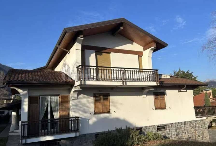 Villa T6 em Erba, Italy N.º 3278