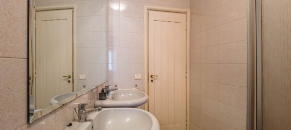 61m² Office in Turin, Italy No. 378361 2