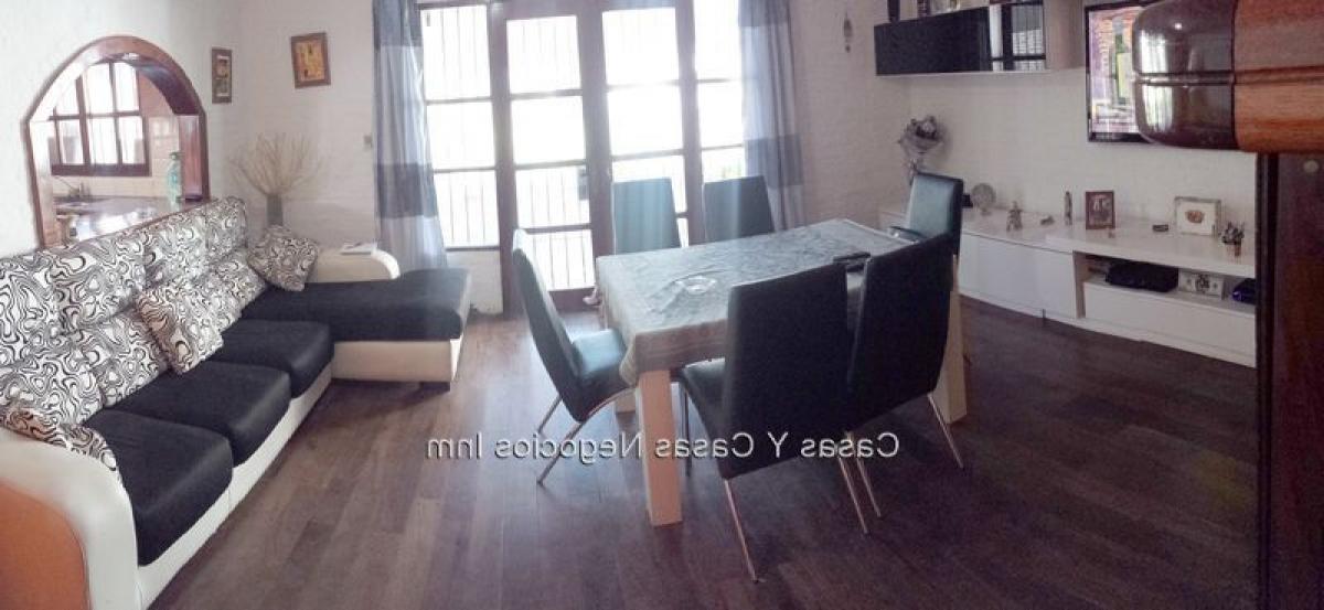 3 bedrooms House in Montevideo, Uruguay No. 1774