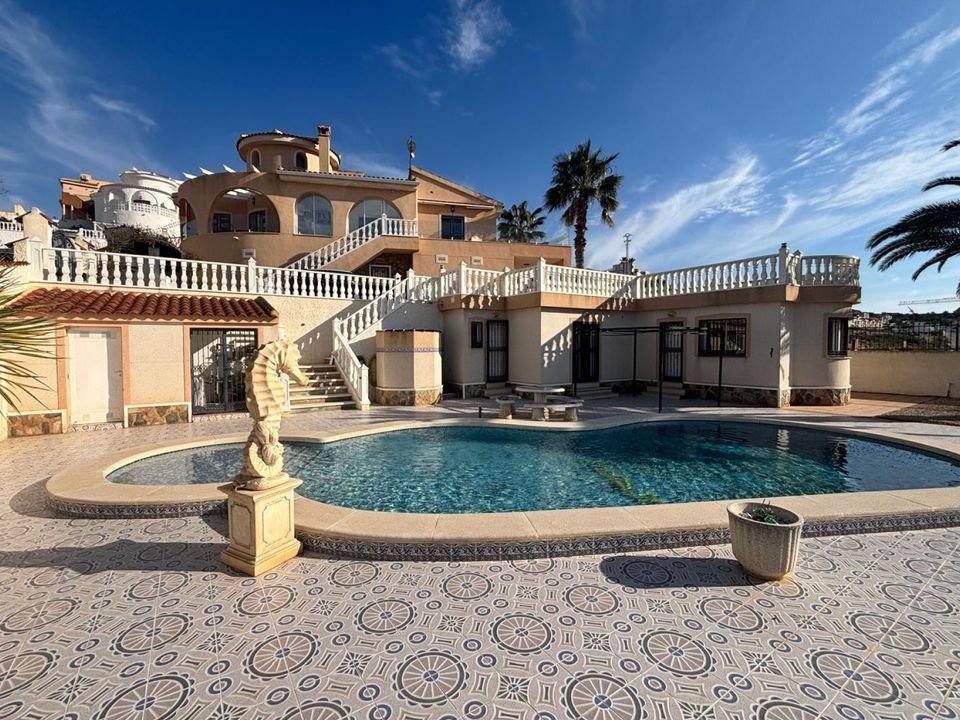 5 bedrooms Villa in Ciudad Quesada, Spain No. 183535