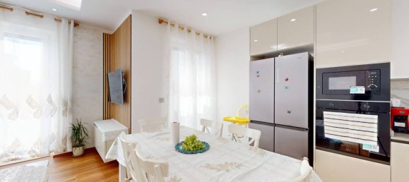 2 bedrooms Apartment in Turin, Italy No. 296347 3