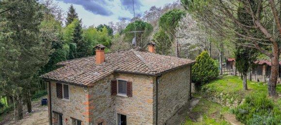 3 bedrooms House in Arezzo, Italy No. 66003 9