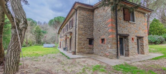 3 bedrooms House in Arezzo, Italy No. 66003 7