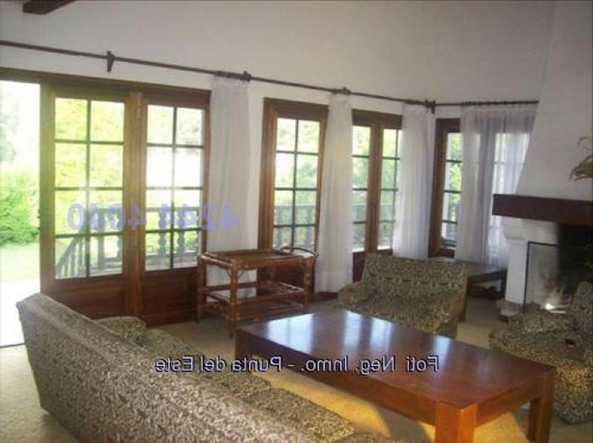 6 bedrooms House in Punta del Este, Uruguay No. 2666