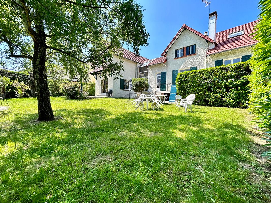 6 bedrooms House in Poissy, France No. 183840