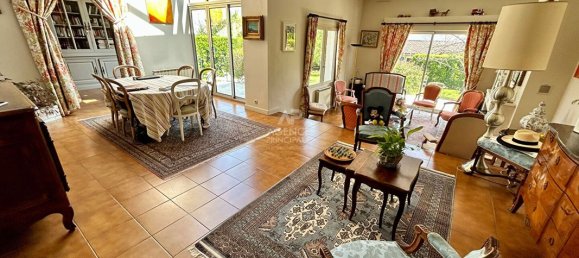 6 bedrooms House in Poissy, France No. 183840 4