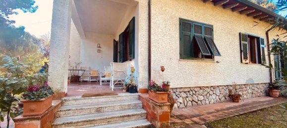 4 bedrooms Villa in Massa, Italy No. 215066 4