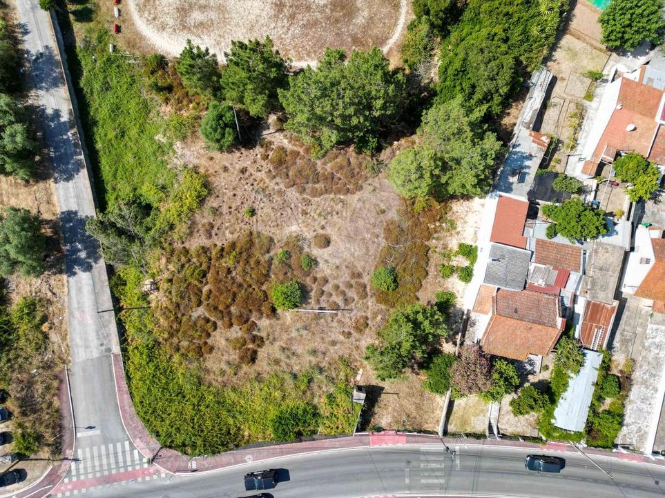  Land in Almada, Portugal No. 326524