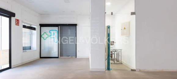 110m² Commercial property in Valencia, Spain No. 135630 18