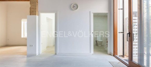 110m² Commercial property in Valencia, Spain No. 135630 16