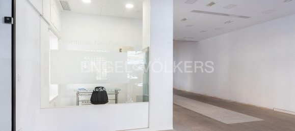 110m² Commercial property in Valencia, Spain No. 135630 3