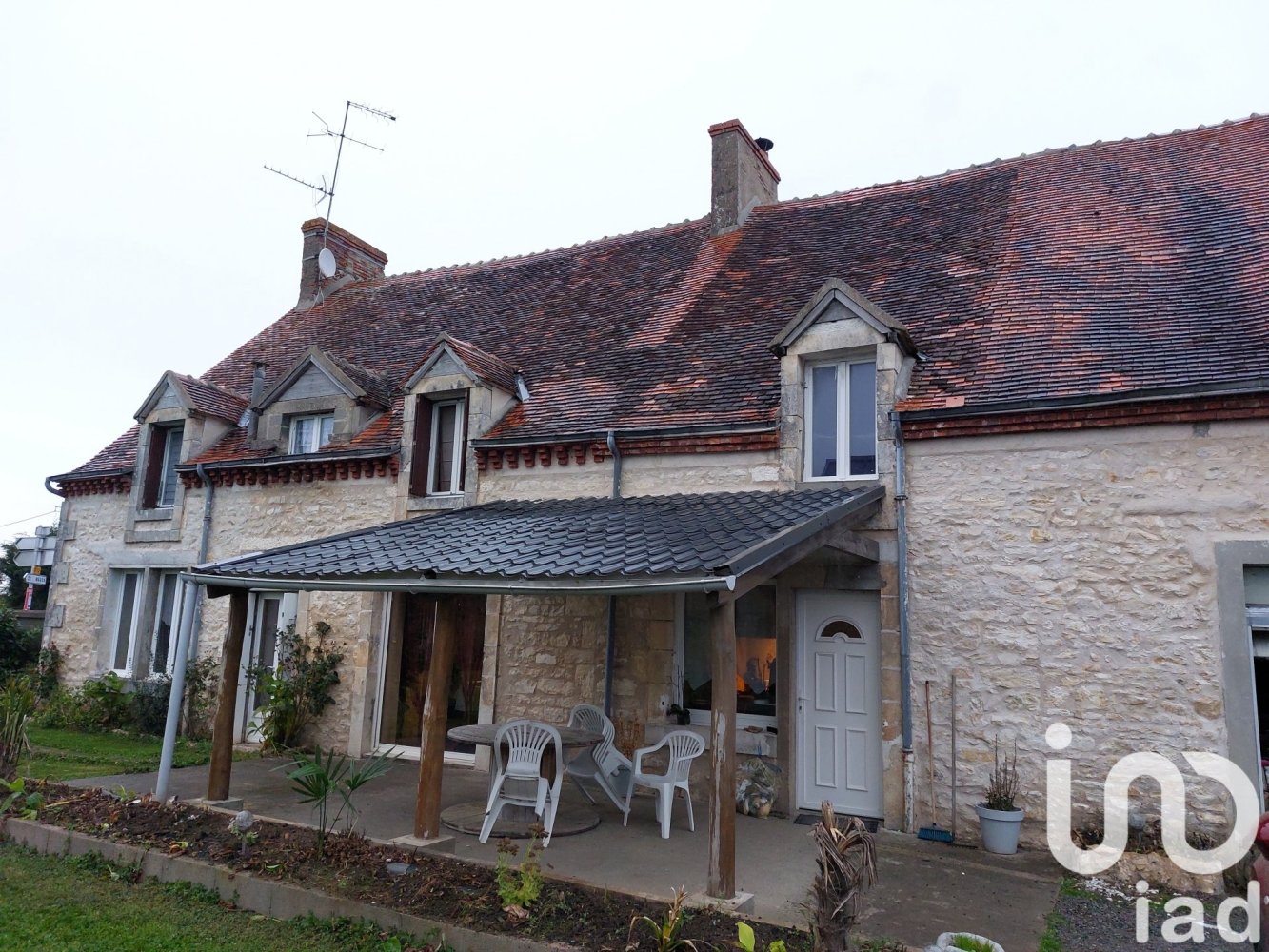 Casa de 5 dormitorios en Sainte-Fauste, France No. 221823