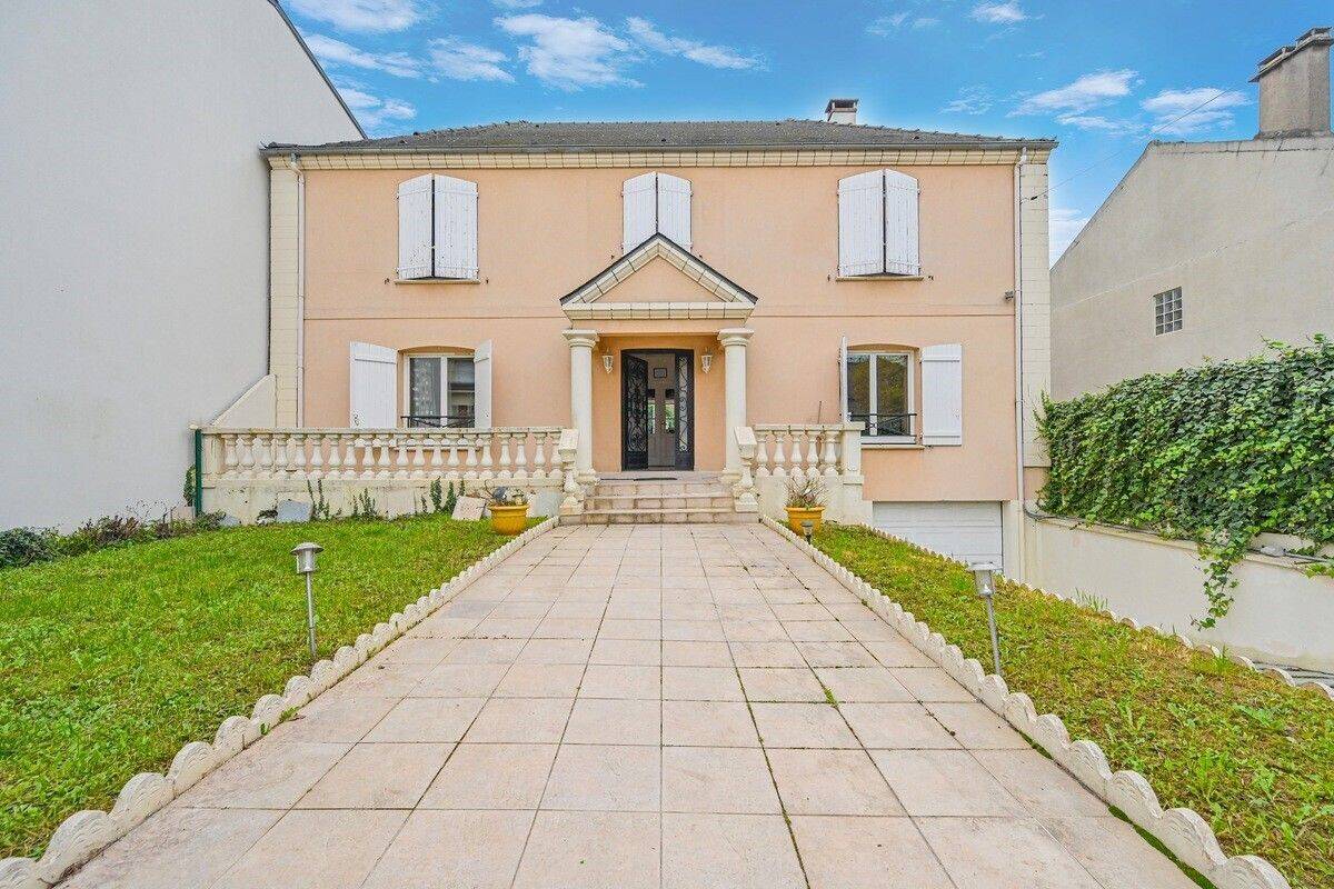 Casa de 5 dormitorios en Bonneuil-sur-Marne, France No. 167905