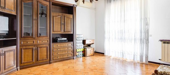 Apartamento de 3 divisões em Gallarate, Italy N.º 161011 2