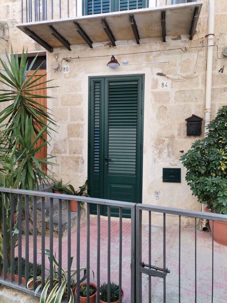 3 rooms House in Mussomeli, Italy No. 257195