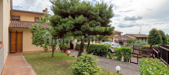 3 bedrooms House in Calenzano, Italy No. 181970 2