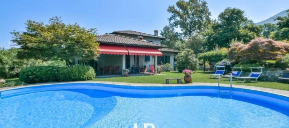 7 rooms Villa in Porto Valtravaglia, Italy No. 109496 4