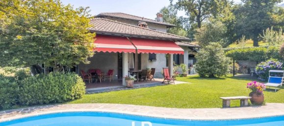 7 rooms Villa in Porto Valtravaglia, Italy No. 109496 3