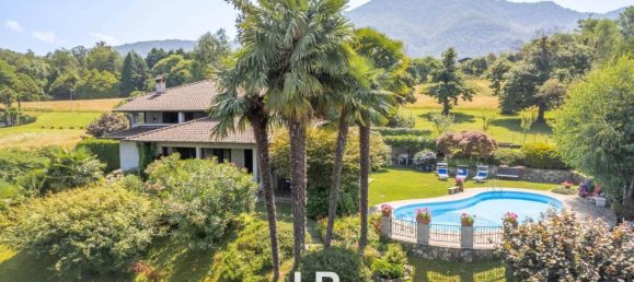 7 rooms Villa in Porto Valtravaglia, Italy No. 109496 5