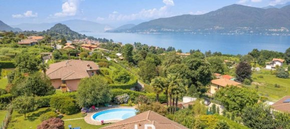 7 rooms Villa in Porto Valtravaglia, Italy No. 109496 2