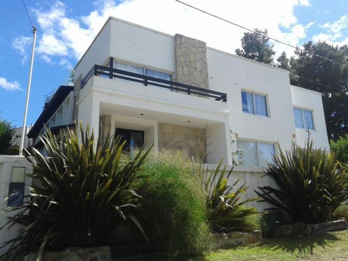 3 bedrooms House in General Pueyrredon, Argentina No. 3281