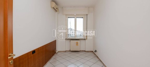 Apartamento de 2 dormitorios en San Giuliano Milanese, Italy No. 15589 25