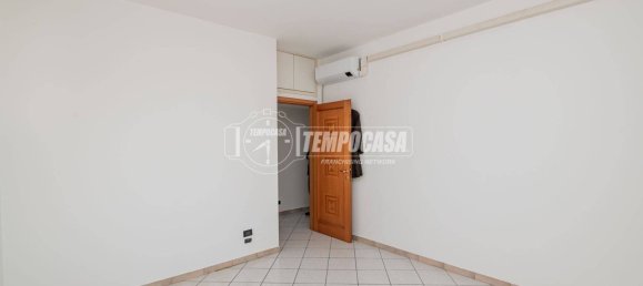 Apartamento de 2 dormitorios en San Giuliano Milanese, Italy No. 15589 12