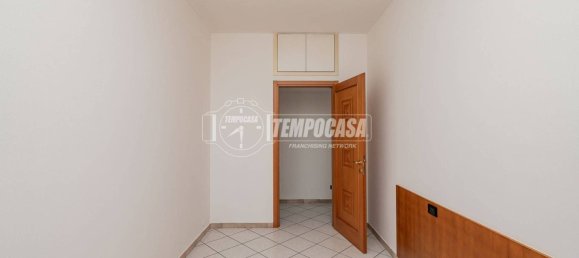 Apartamento de 2 dormitorios en San Giuliano Milanese, Italy No. 15589 32