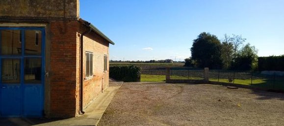 Склад 135м² в Феррара, Италия № 296164 3