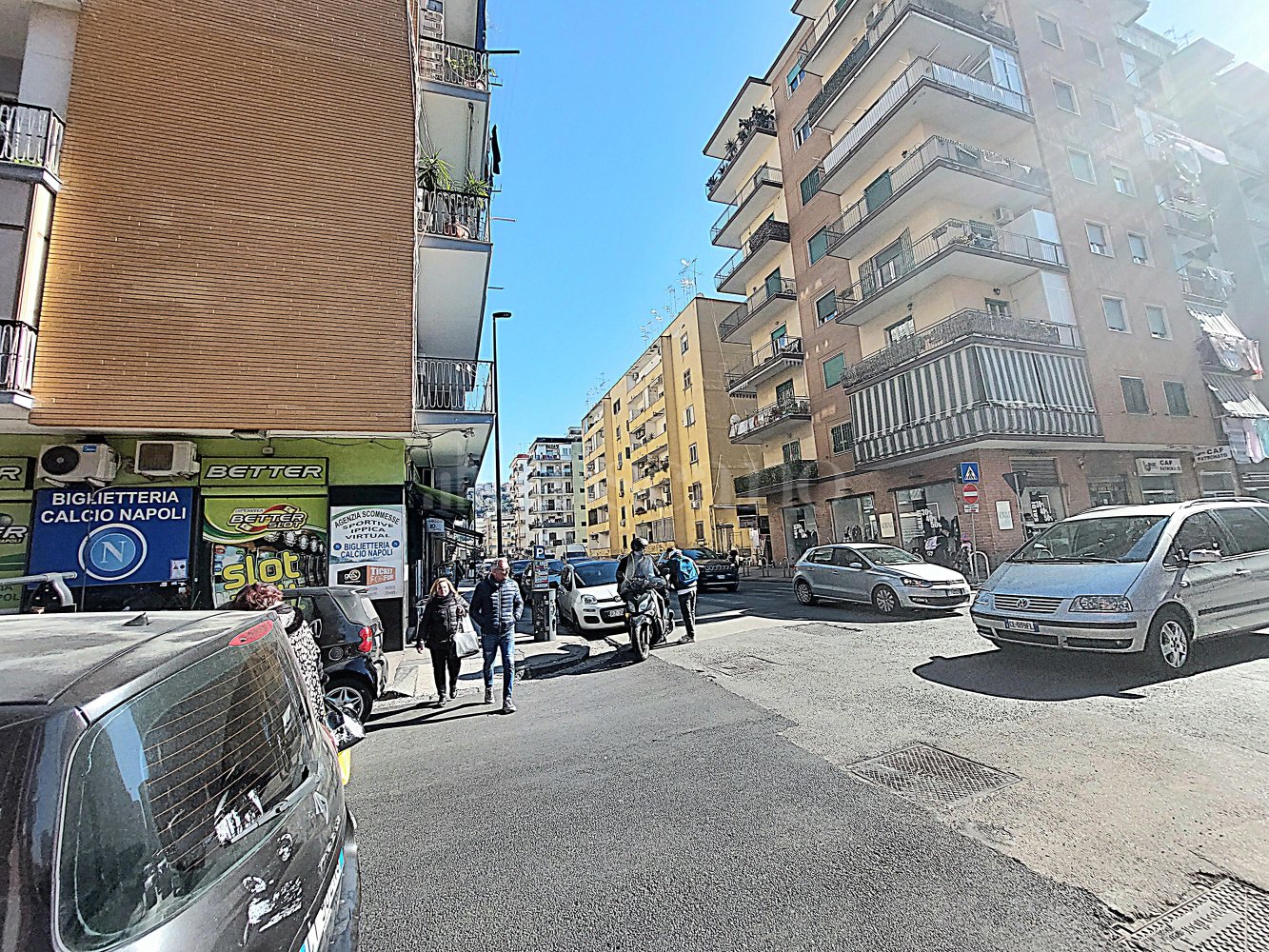 2-Zimmer Gewerbliche Immobilie in Naples, Italy, Nr. 74236