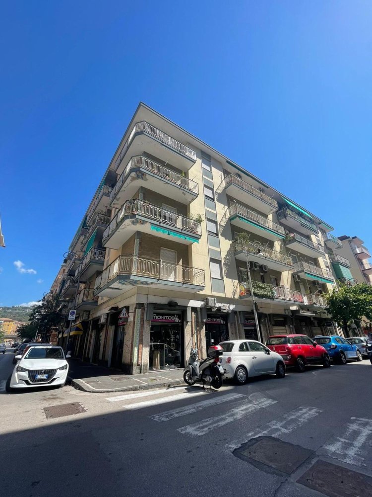4 bedrooms Apartment in Salerno, Italy No. 360001